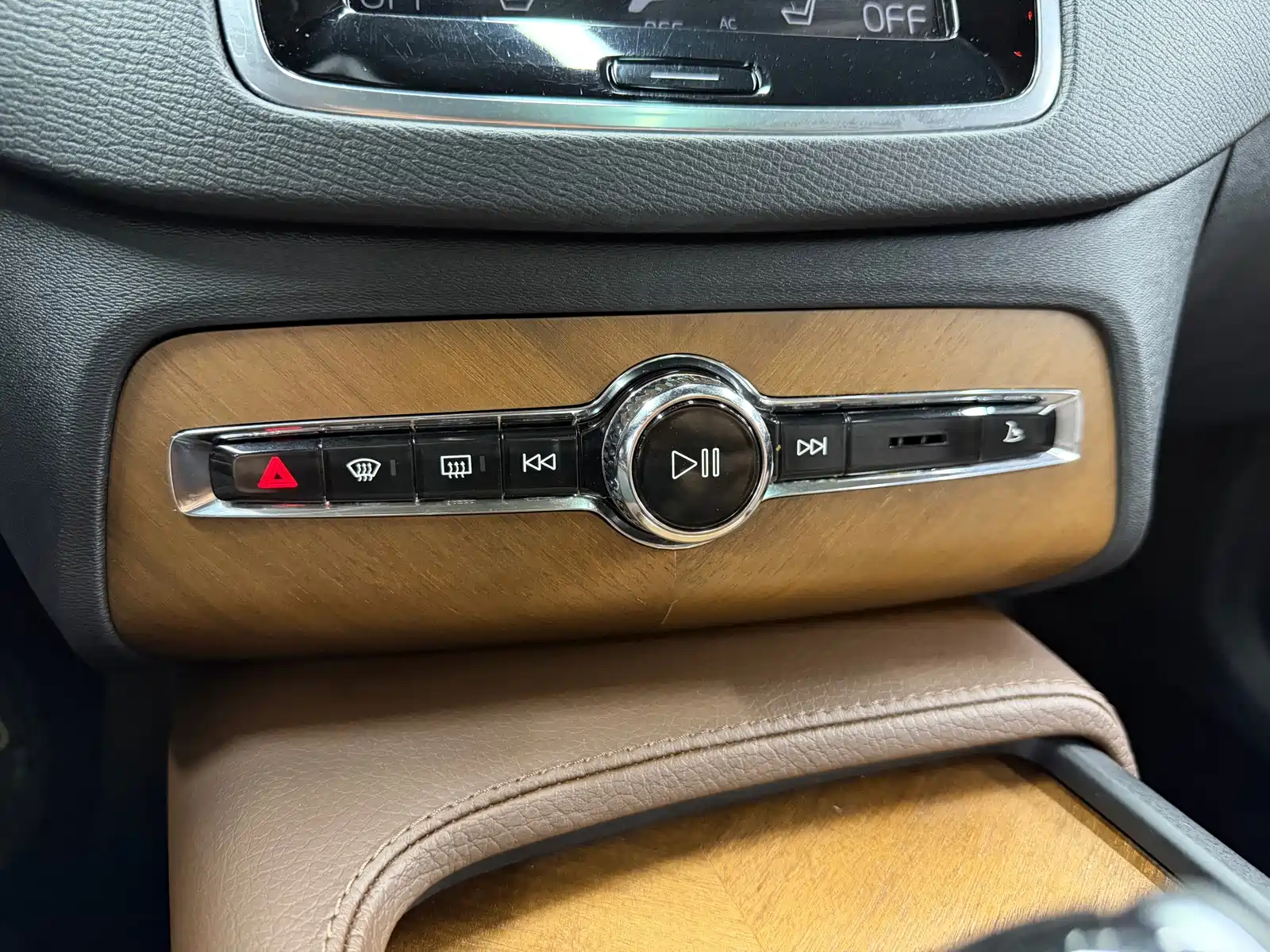 Фото 17 - Volvo XC90