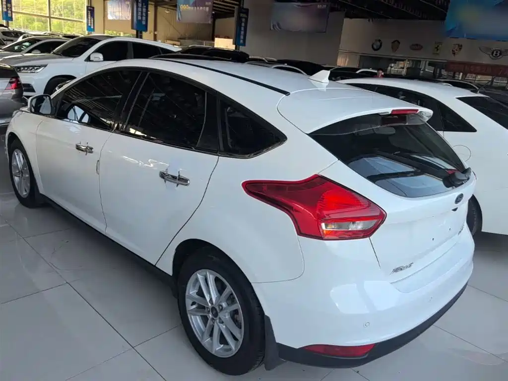 Фото 5 - Ford Focus