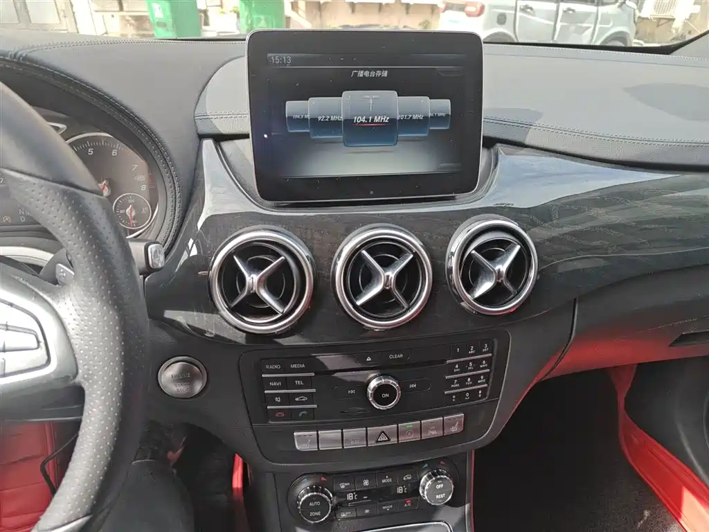 Mercedes-Benz B-Class 2016 B 200 Collector's Edition фото 13