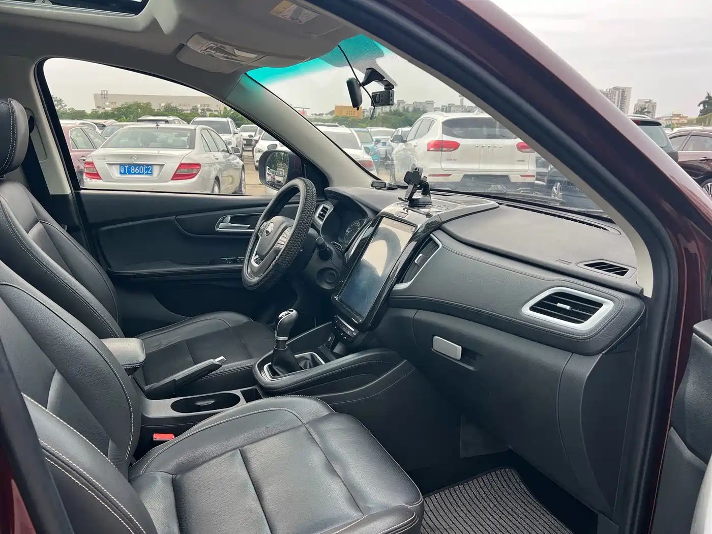 SWM Motor SWM X7 2017 2016 1.8L Manual Luxury 7-seater