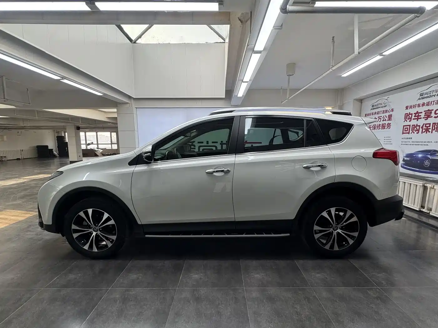Toyota RAV4 Rongfang 2015 2.5L Automatic 4WD Elite Edition фото 4