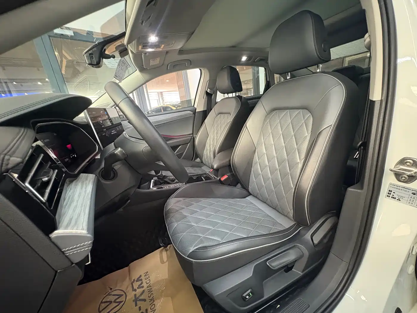Volkswagen Sagitar 2022 280TSI DSG Surpassing Edition фото 3
