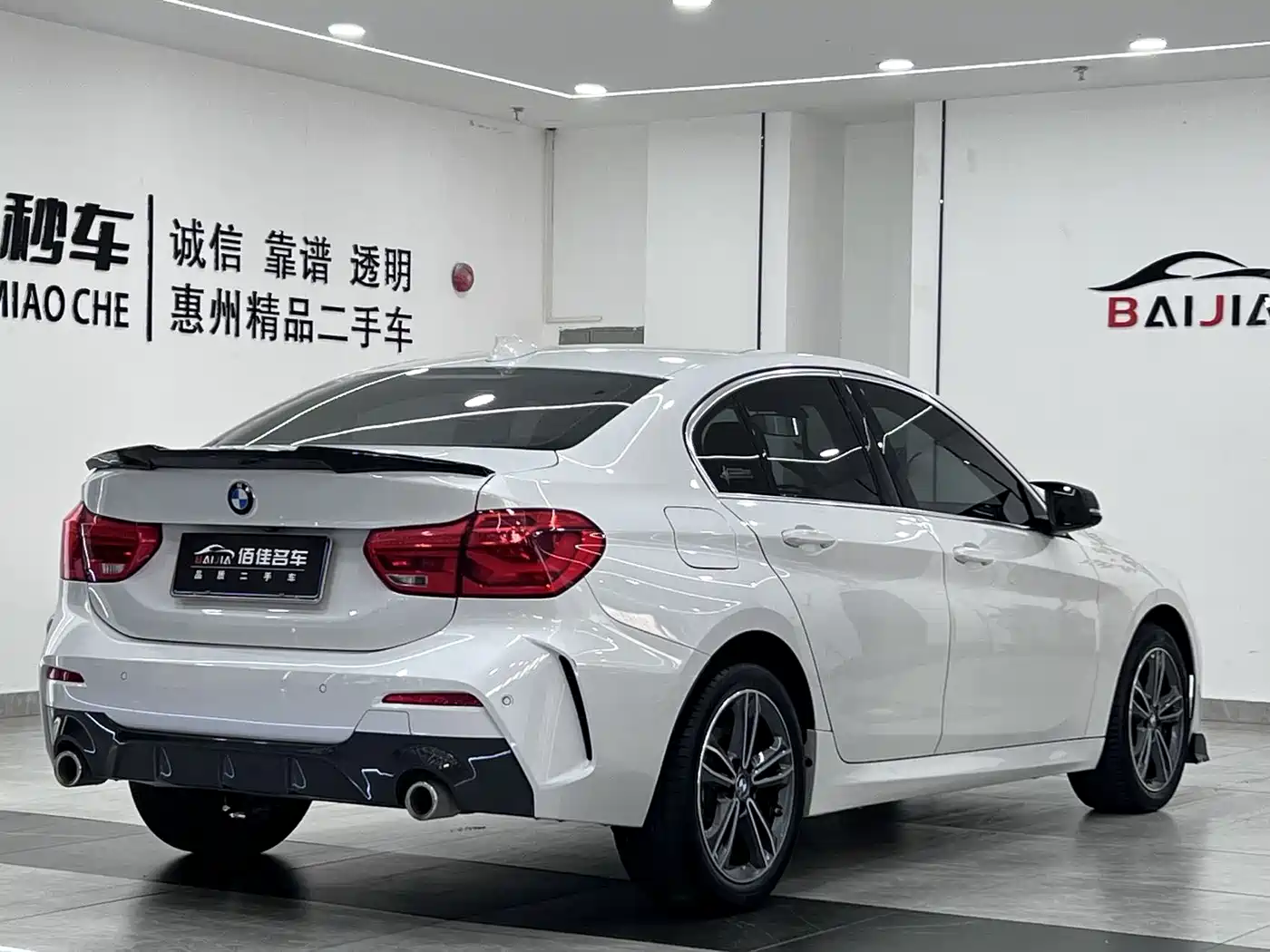 BMW 1 Series 2021 120i M Sport фото 5