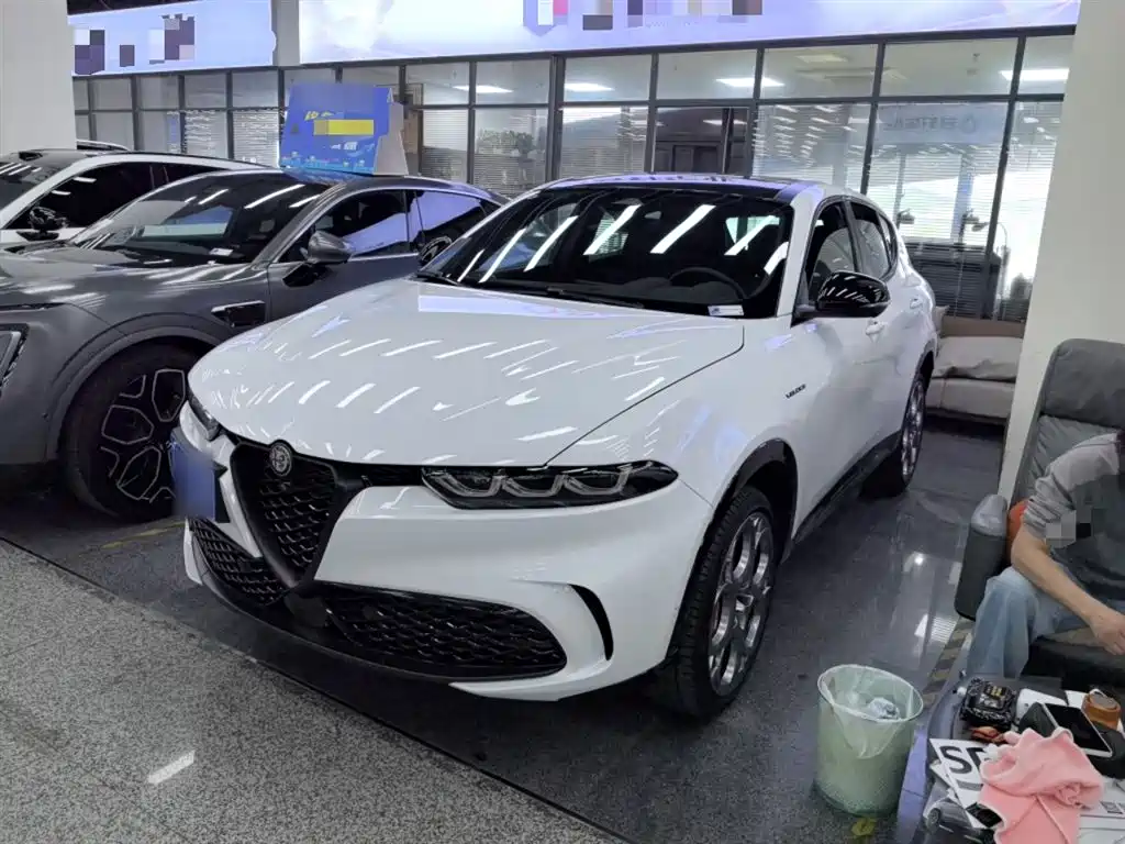 Alfa Romeo Tonale 2023 Model 2.0T 268HP AWD Veloce Track Edition