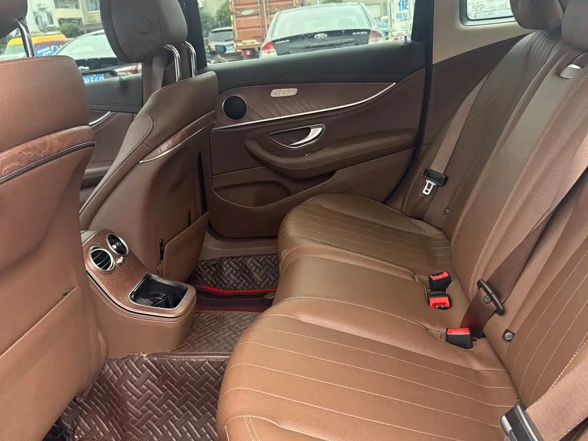 Mercedes-Benz E-Class 2022 E 300 L Fashion фото 4