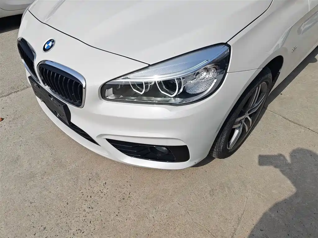 BMW 2 Series Touring 2016 218i Sport Design Package фото 18