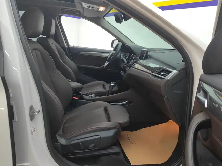 BMW X1 2019 xDrive20Li Premium Model фото 8