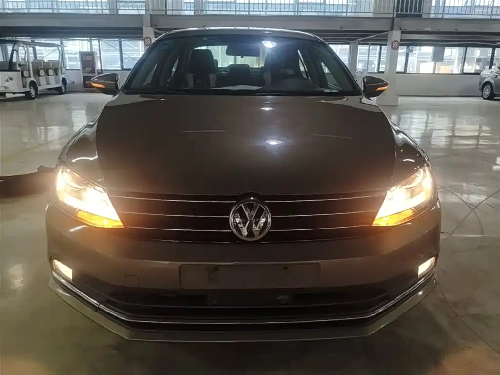 Volkswagen Sagitar 2017 230TSI Automatic Comfort фото 3