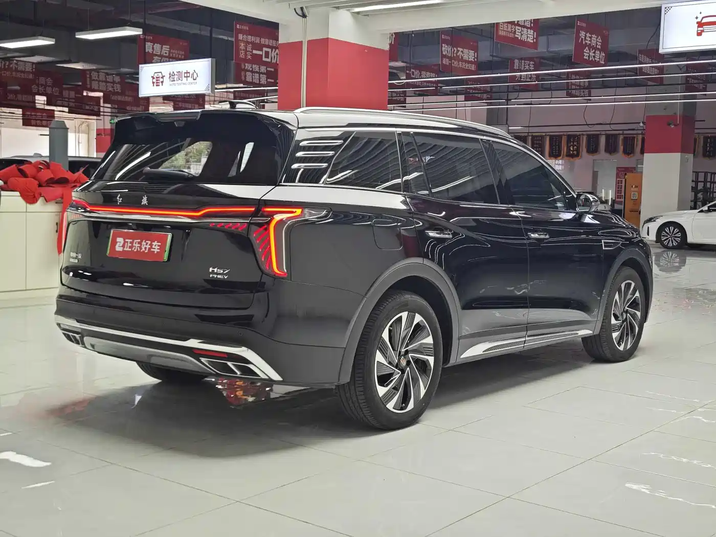 Hongqi HS7 PHEV 2024 2.0T PHEV 4WD Flagship Edition 6-seater фото 3