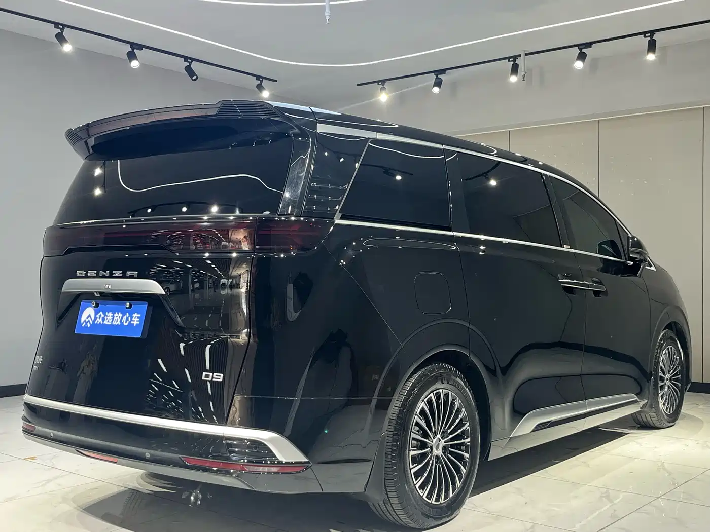 Denza D9 2022 DM-i 970 All-Wheel Drive Honor Edition фото 22