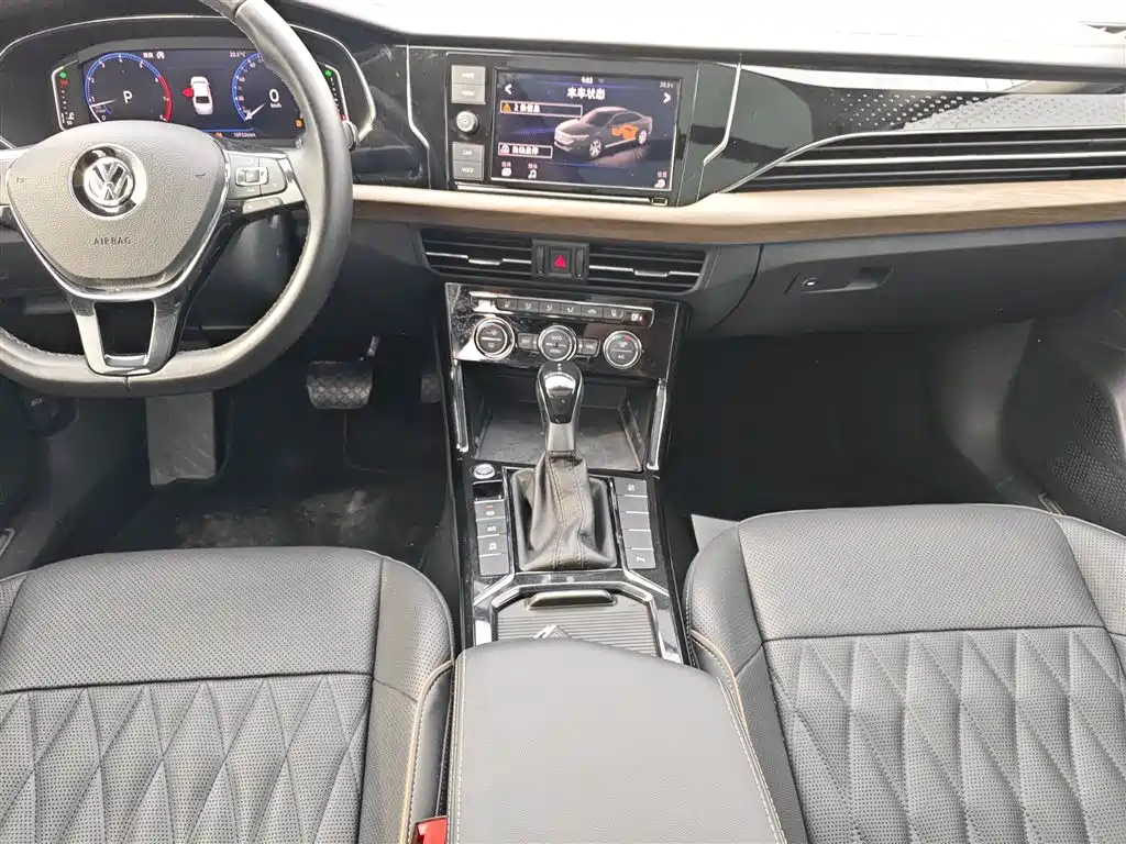 Volkswagen Passat 2019 330TSI Luxury Edition China VI фото 13