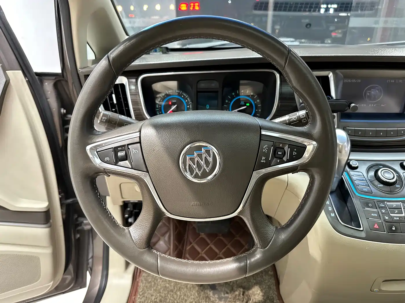 Buick GL8 2013 3.0L XT Luxury Business Flagship Edition фото 16