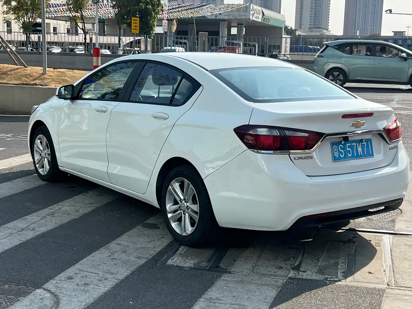 Chevrolet Cruze 2015 1.5L Automatic Fashion Navigation Edition фото 6