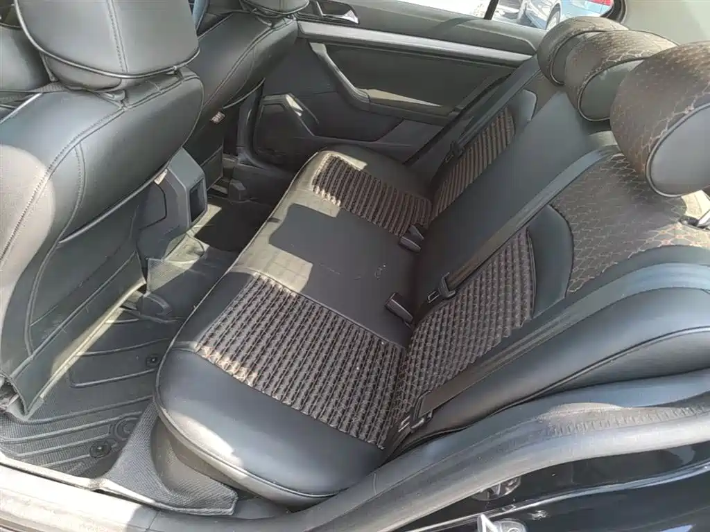 Volkswagen Lavida 2015 1.6L Automatic Trend Edition фото 17