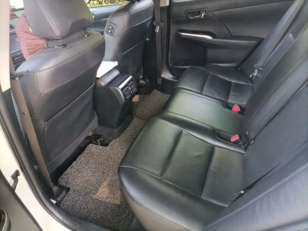 Toyota Camry 2015 2.0G Leading Edition фото 14