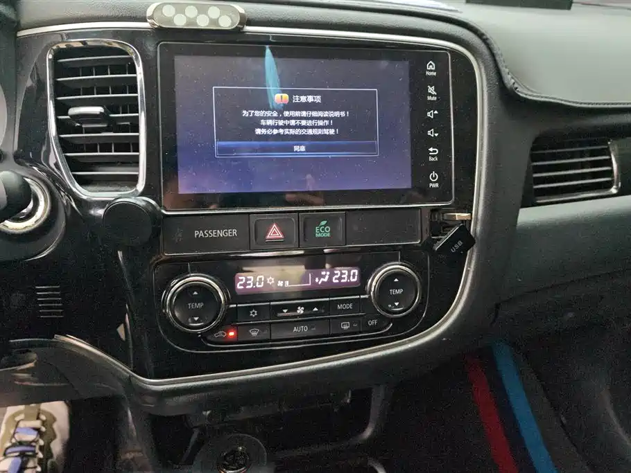 MITSUBISHI OUTLANDER