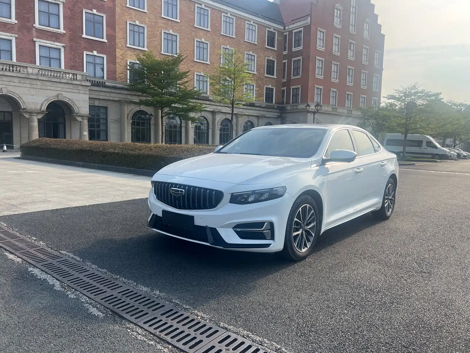 Фото 3 - Geely Preface