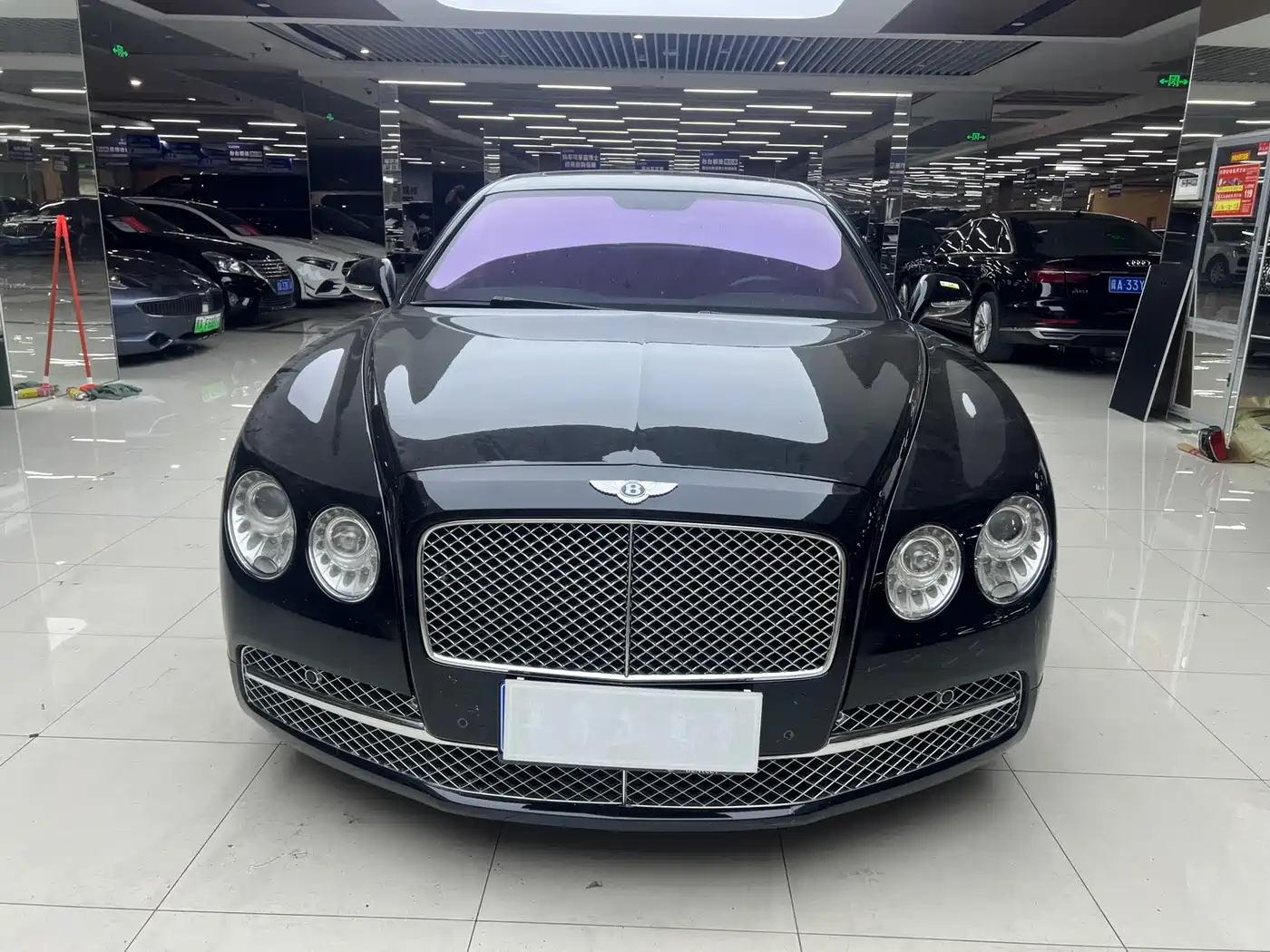 Bentley Flying Spur 2014 4.0T V8 Prestige Edition фото 2
