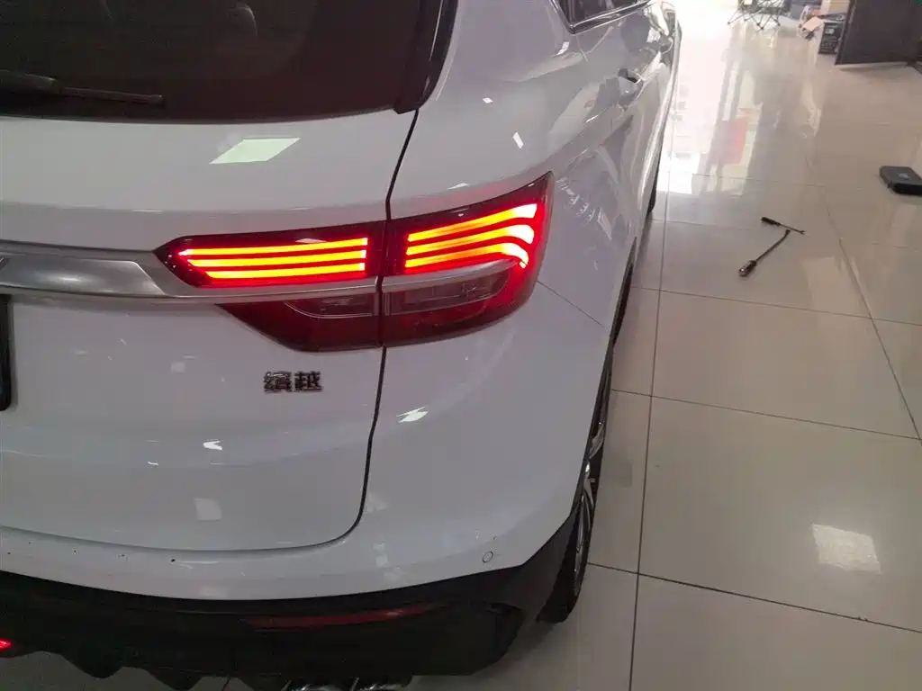 Фото 8 - Geely Coolray