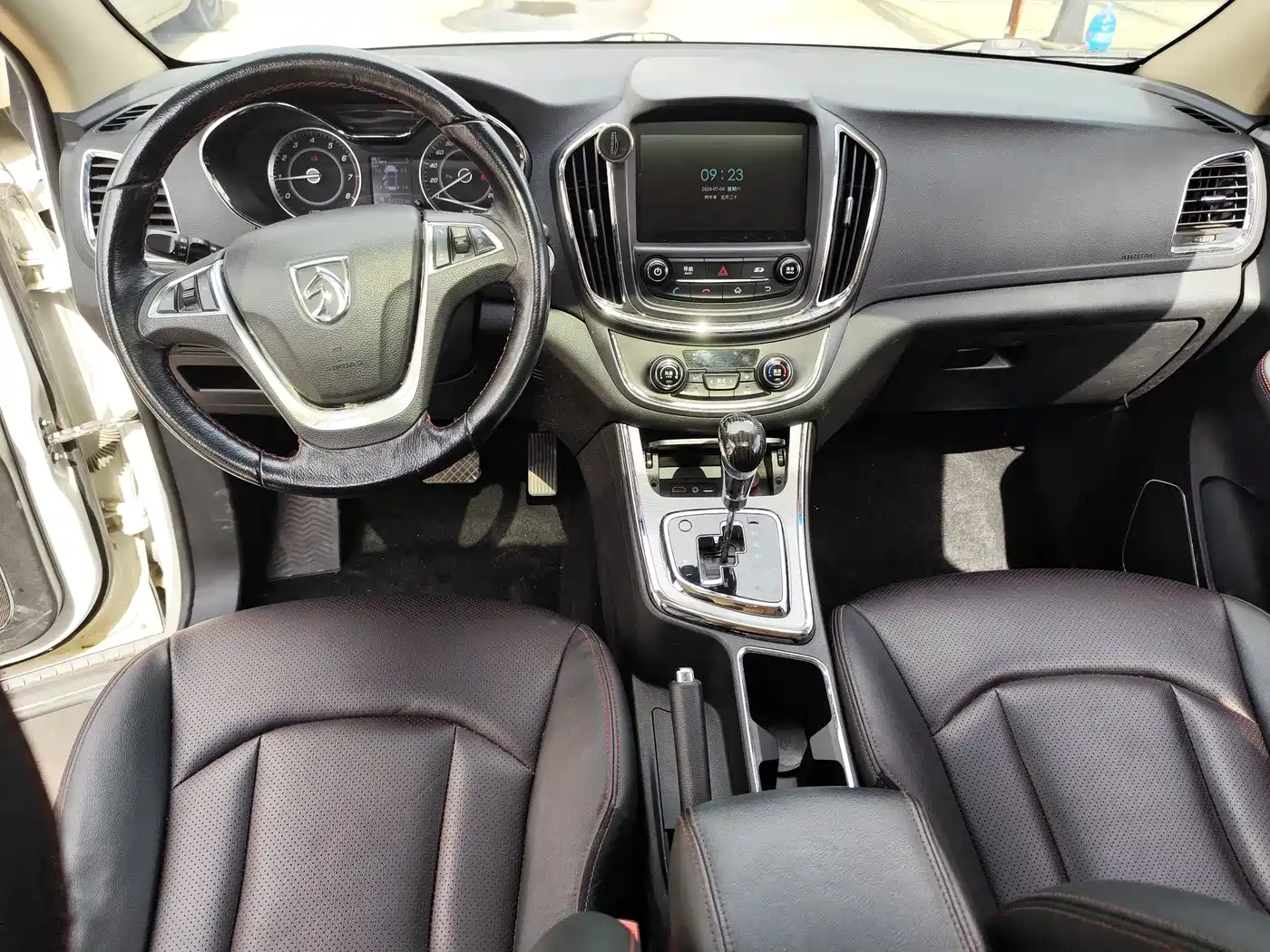 Baojun 560 2017 2016 1.8L iAMT Luxury