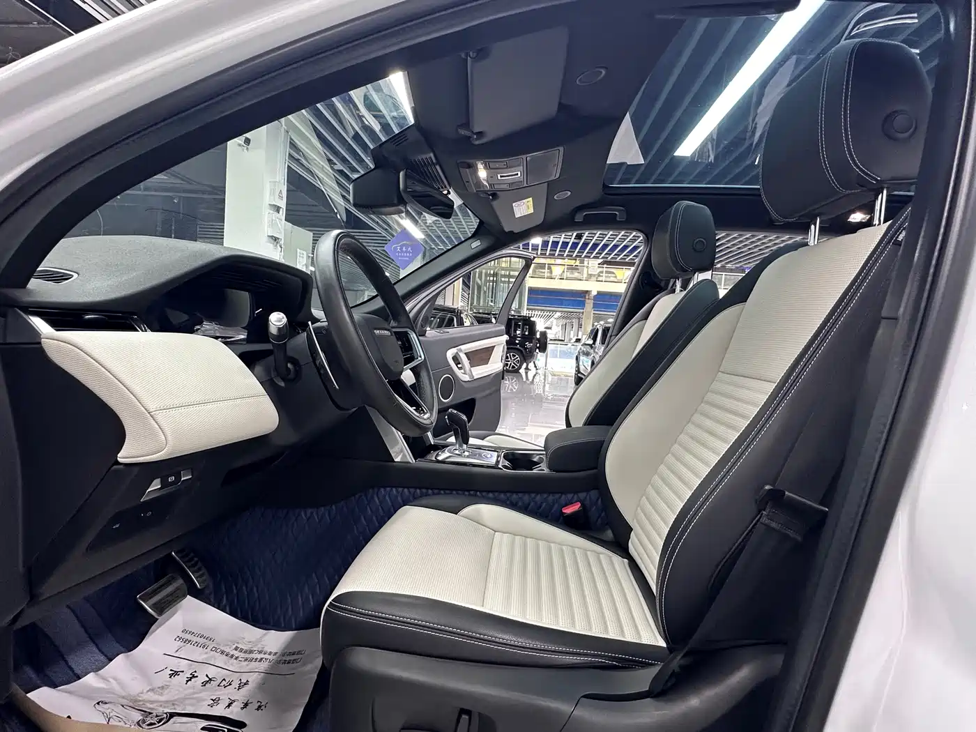 Land Rover Discovery Sport 2022 Model Facelift 249PS R-Dynamic S Performance Edition 5-seater фото 4