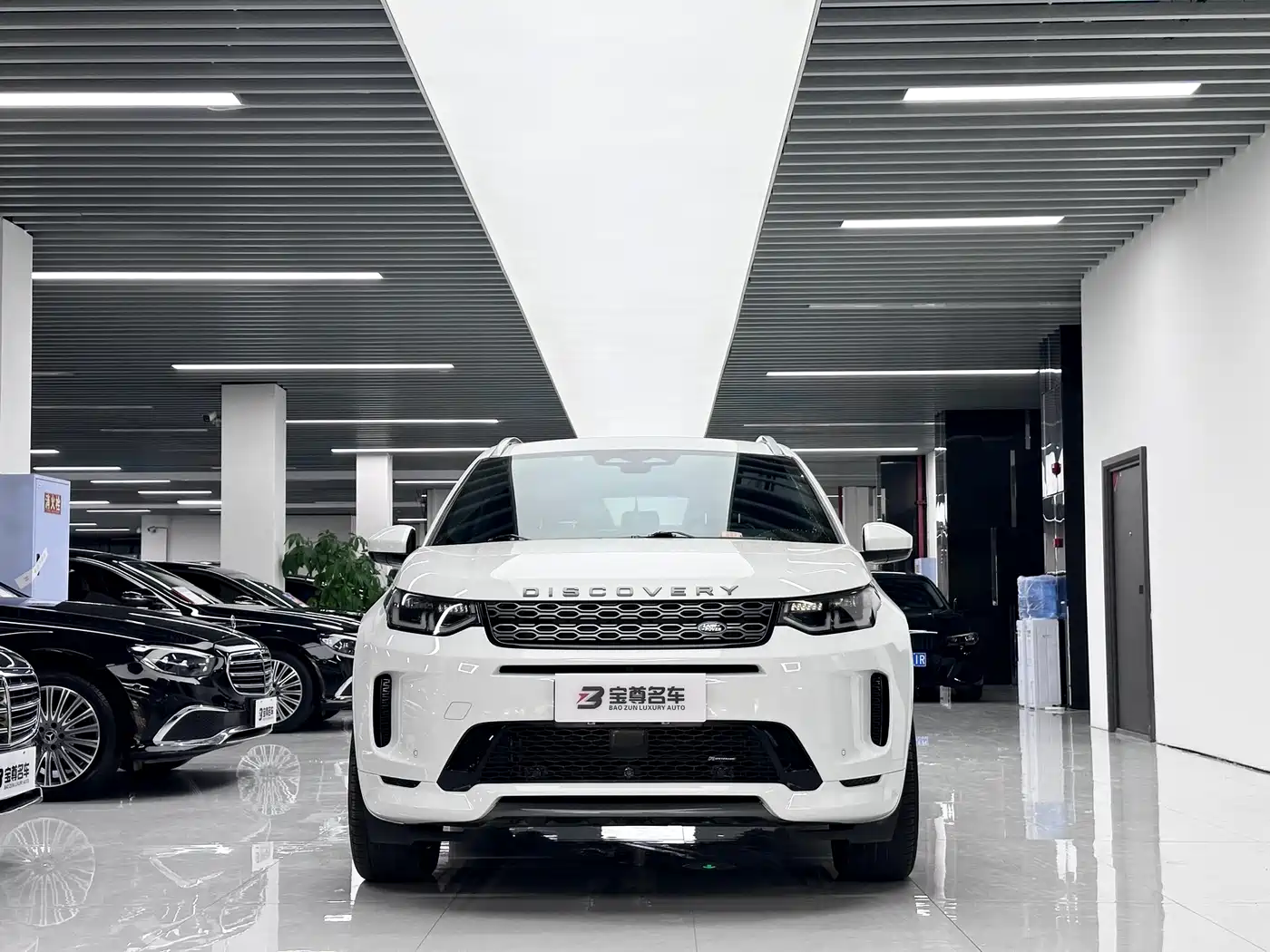 Land Rover Discovery Sport 2022 Model Facelift 249PS R-Dynamic S Performance Edition 5-seater фото 2