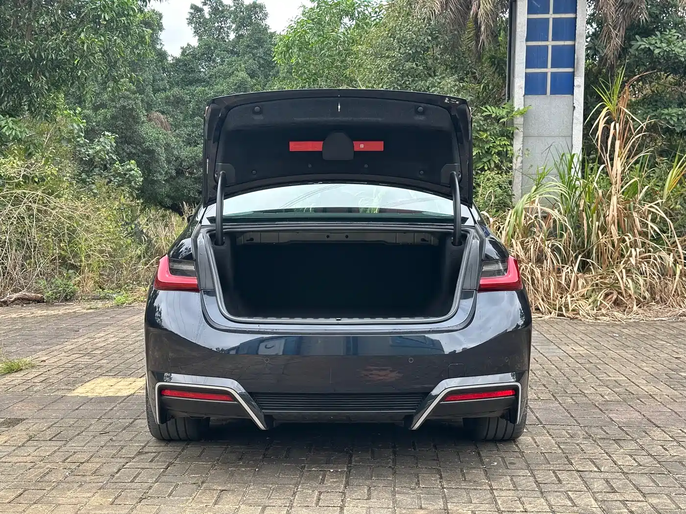 BMW i3 2025 eDrive 40 L Shadow Night Sport Package фото 14