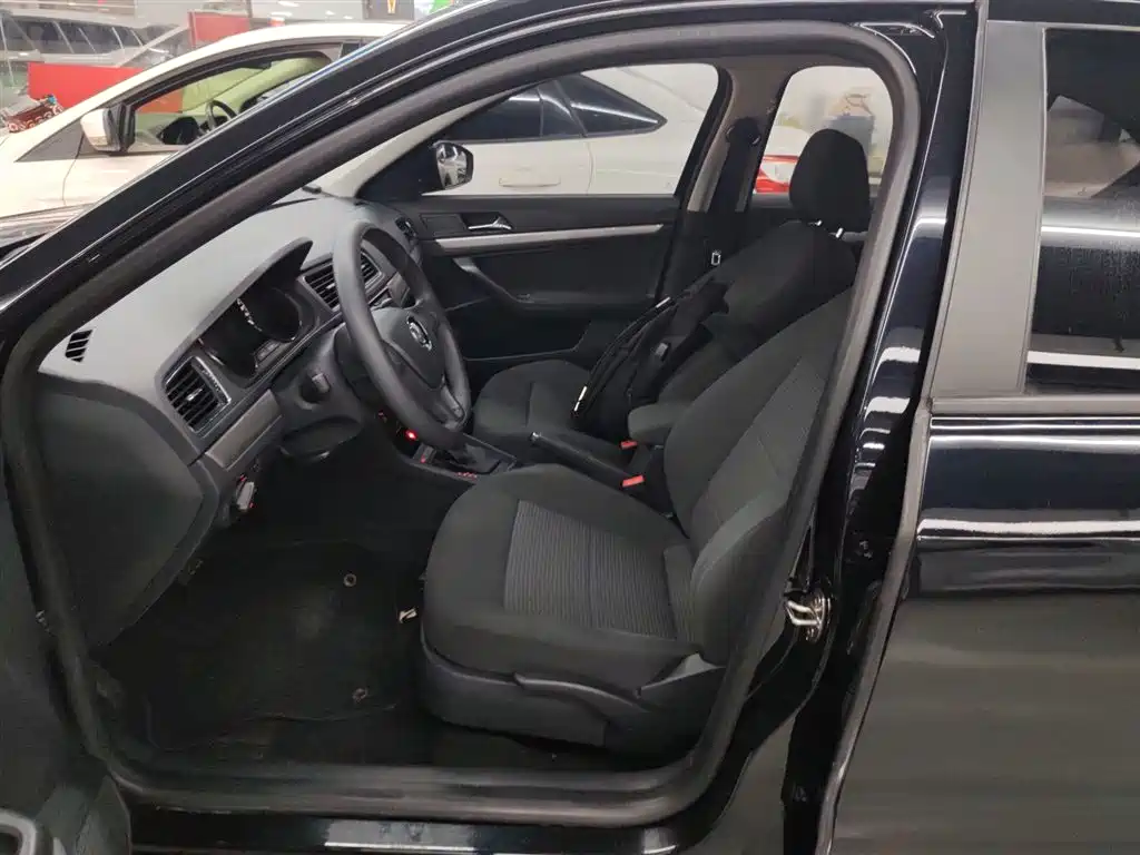 Volkswagen Lavida 2017 1.6L Automatic Trend Edition фото 15