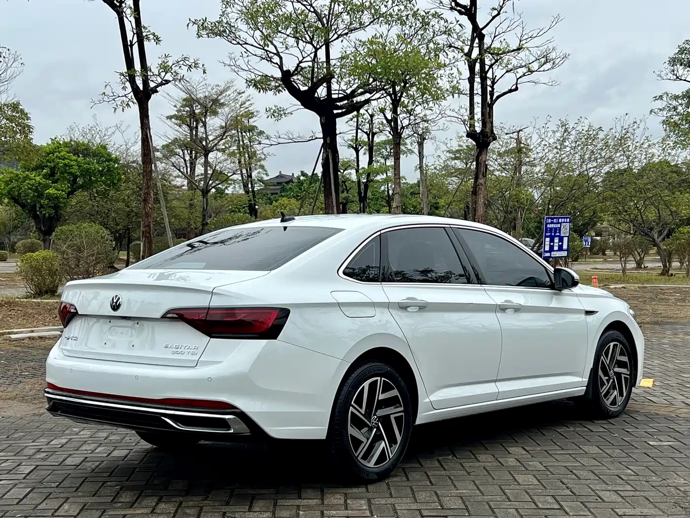 Volkswagen Sagitar 2023 300TSI DSG Surpassing Edition фото 7