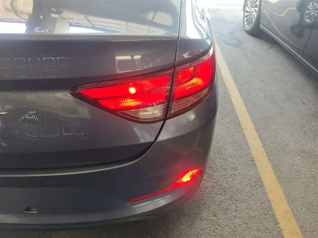 Hyundai Elantra 2018 1.6L Automatic Pleasing Edition GL China VI фото 8
