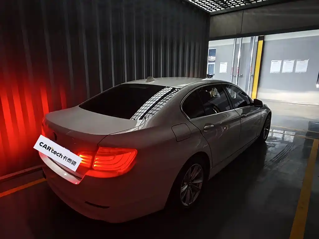 BMW 5 Series 2013 525Li Luxury фото 3