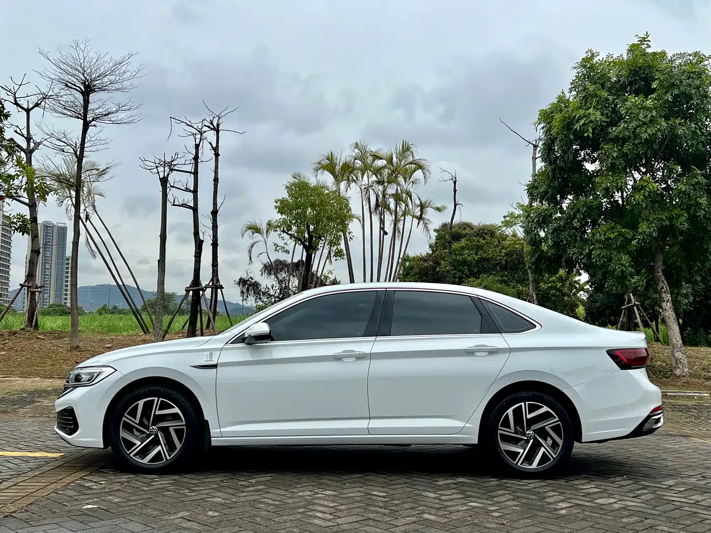 Volkswagen Sagitar 2023 300TSI DSG Surpassing Edition фото 8