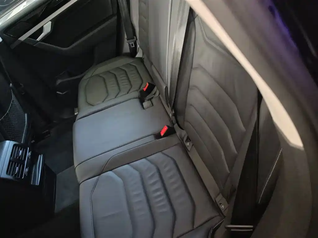 Volkswagen Touareg 2021 2.0TSI Pilot Special Edition фото 13