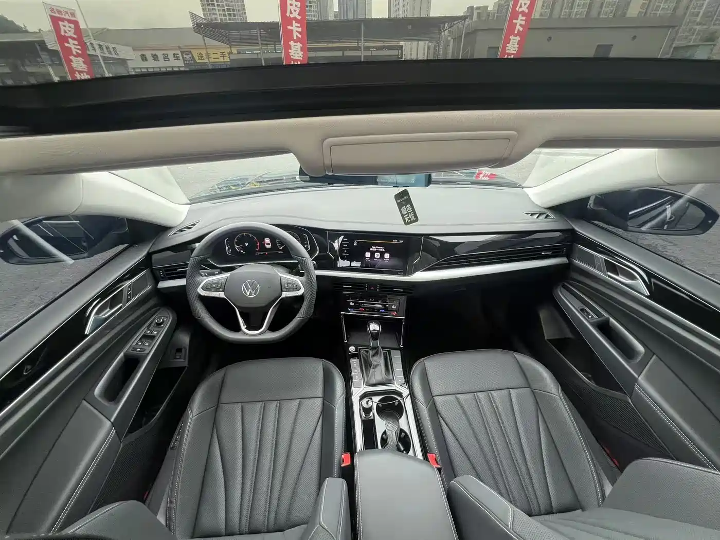 Volkswagen Passat 2025 Outstanding 330TSI Starlight Elite Edition фото 9