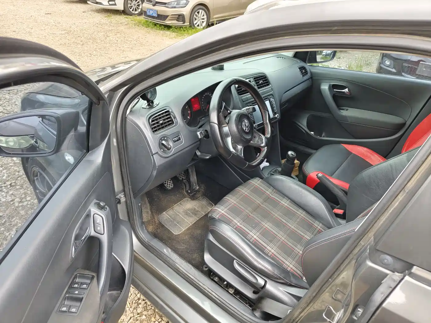 Volkswagen Polo 2013 1.4L Manual Trend Edition фото 5