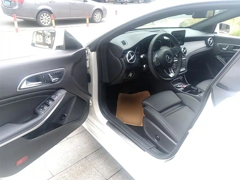 Mercedes-Benz CLA (Import) 2017 Facelift CLA 200 Style фото 16