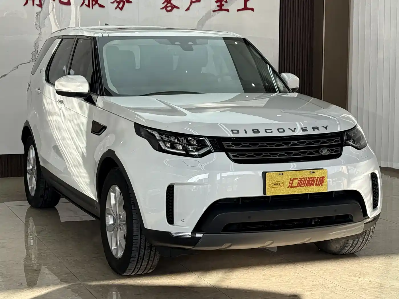 Land Rover Discovery 2017 3.0 SC V6 SE фото 3