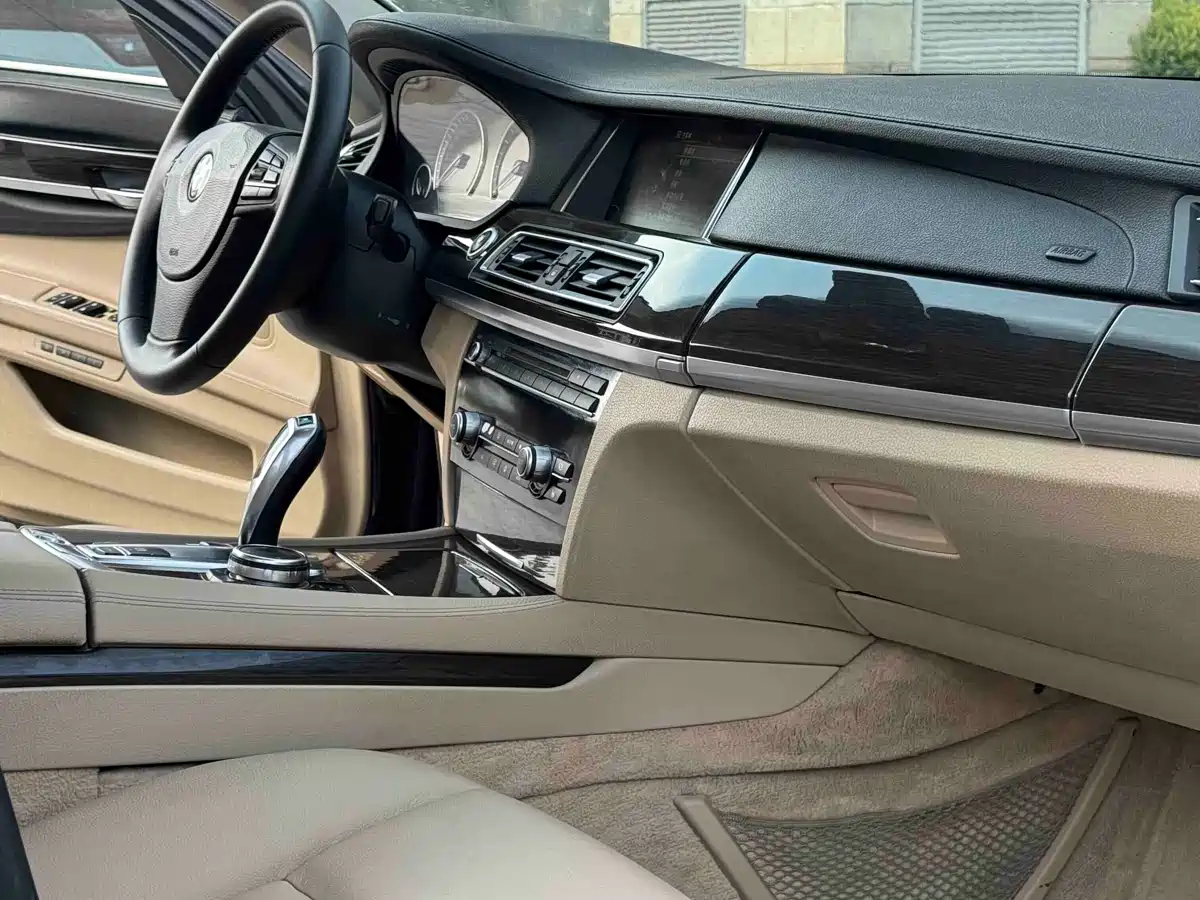 BMW 7 Series 2011 730Li Elegance фото 16