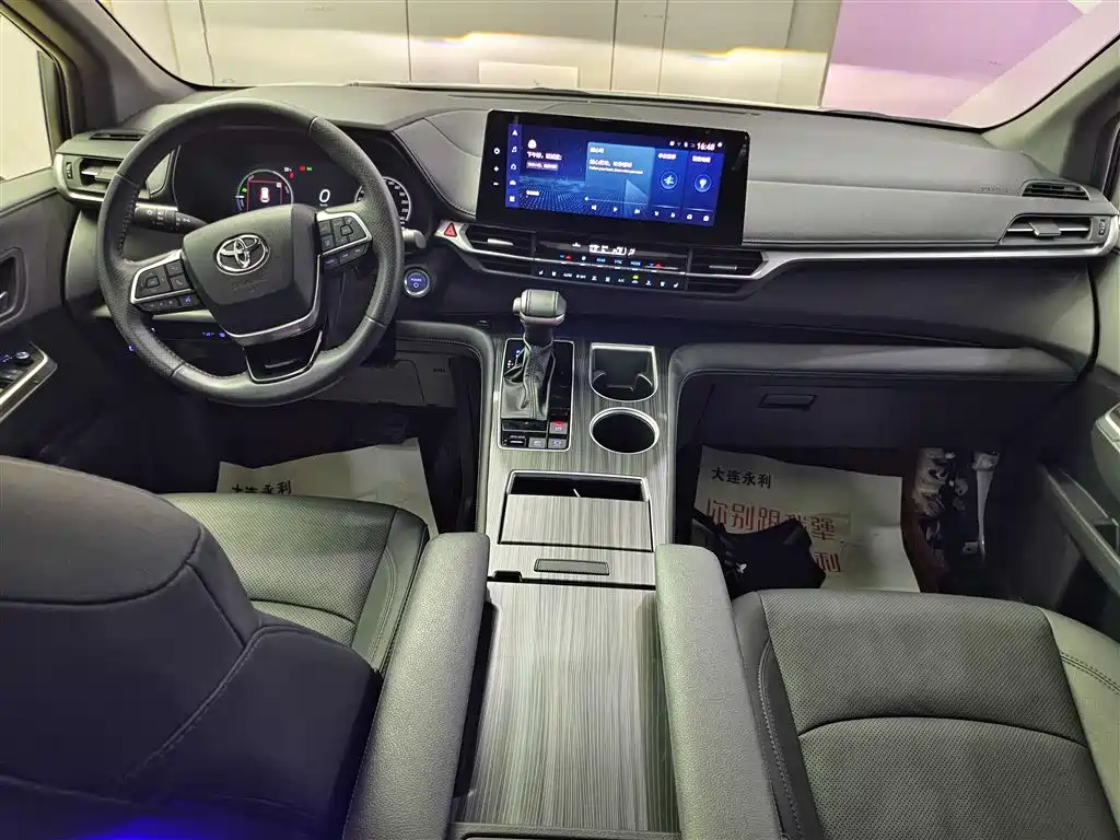 Toyota Sienna 2021 2.5L Hybrid Ultimate Edition фото 12