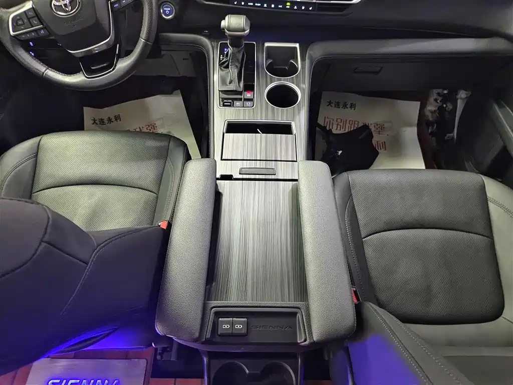Toyota Sienna 2021 2.5L Hybrid Ultimate Edition фото 14