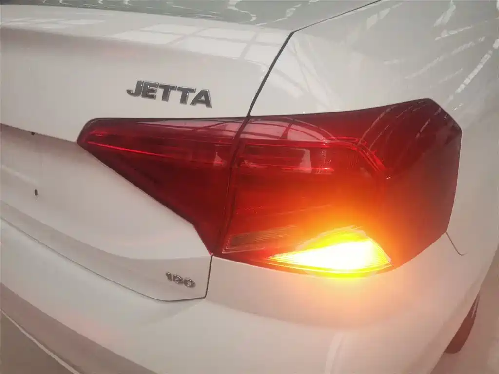 Volkswagen Jetta 2017 1.5L Manual Fashion фото 8