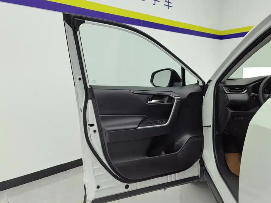 Фото 7 - Toyota Wildlander