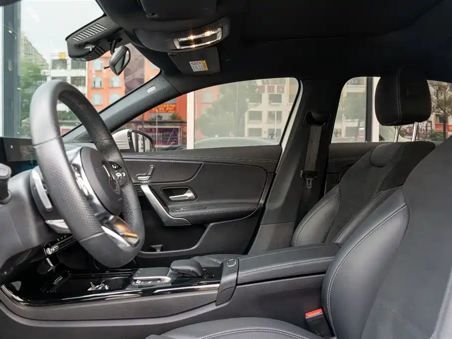 Mercedes-Benz A-Class 2023 A 200 L Fashion фото 17