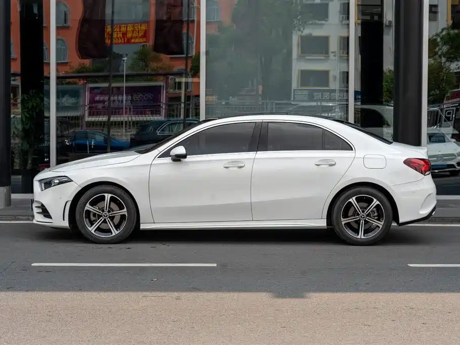Mercedes-Benz A-Class 2023 A 200 L Fashion фото 4