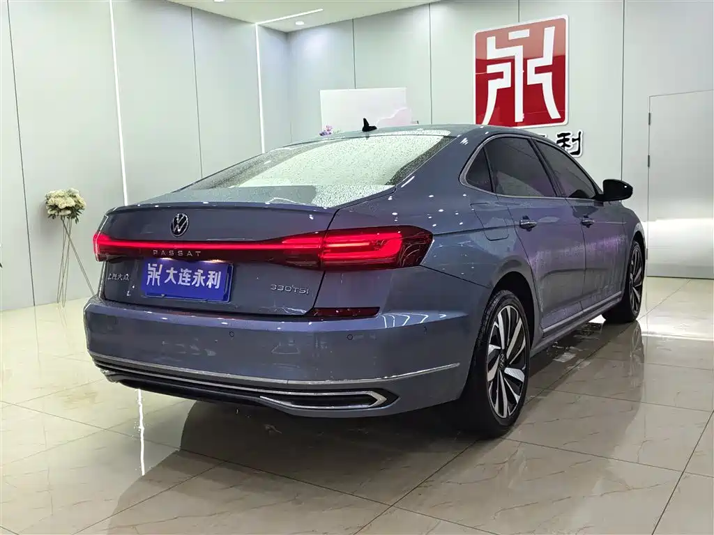 Volkswagen Passat 2022 330TSI Luxury Edition фото 4