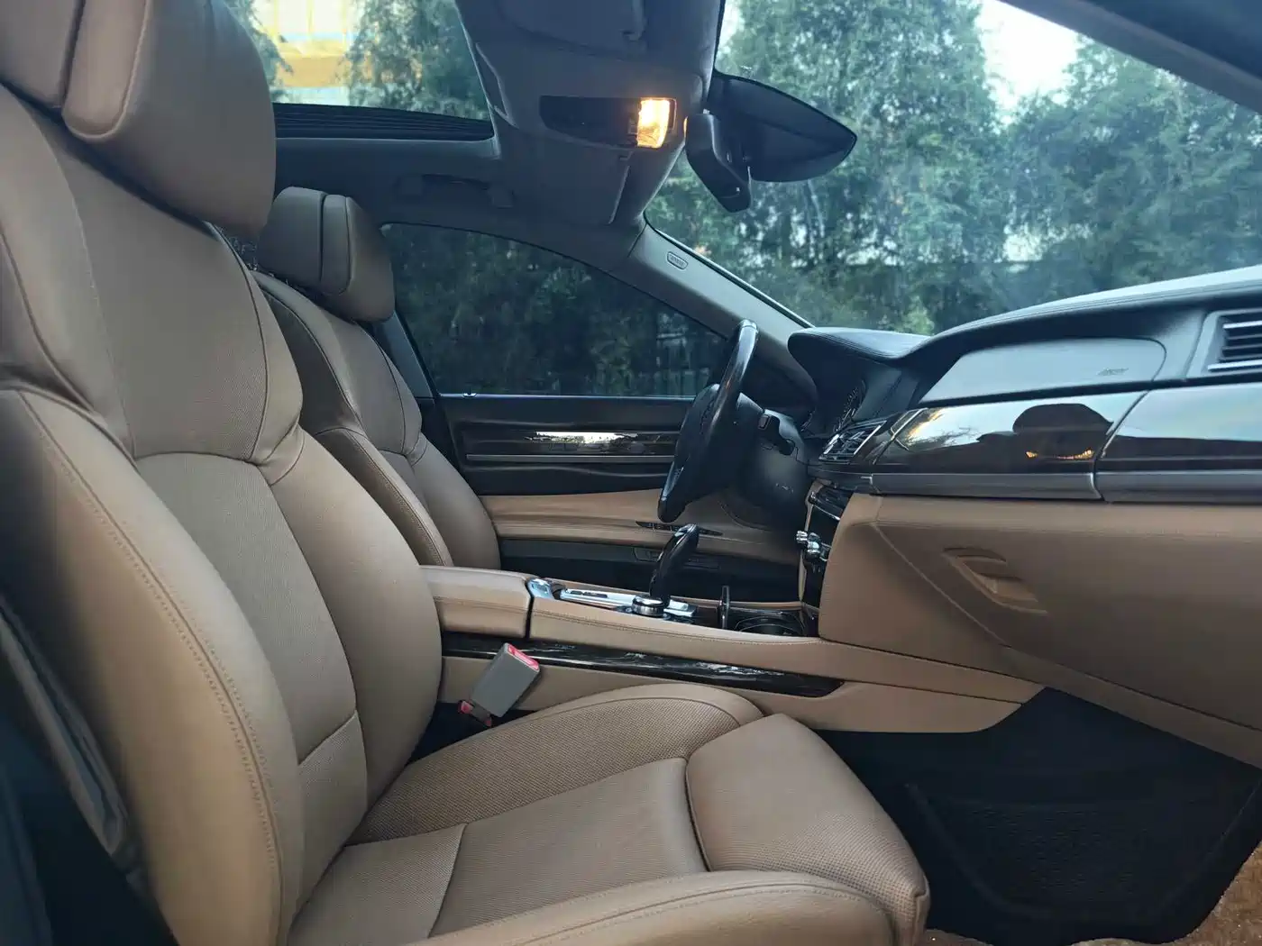 Photo 26 - BMW 7 Series