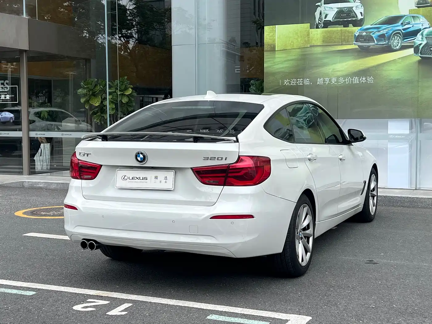 BMW 3 Series GT 2018 320i Fashion фото 7