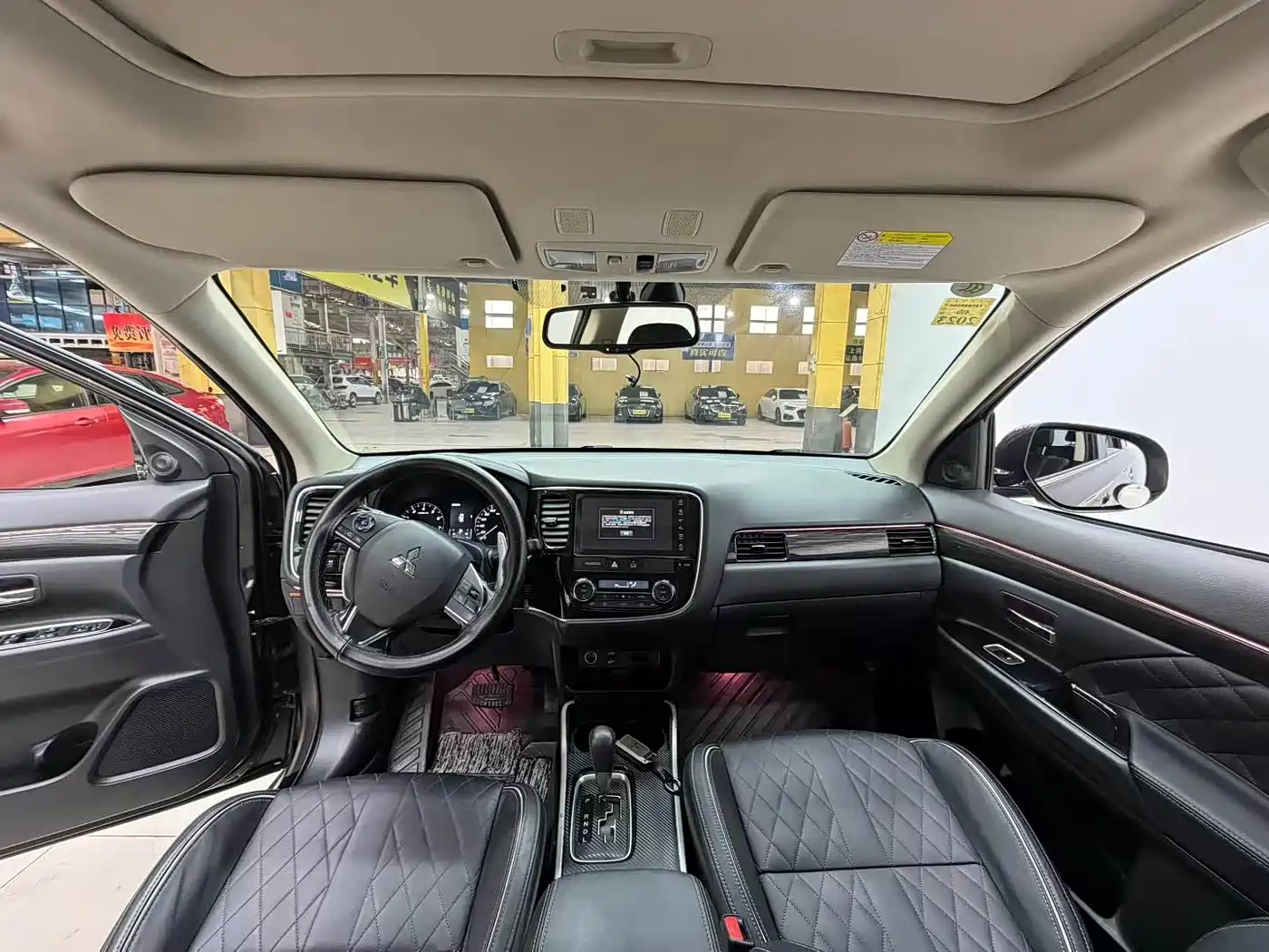 Mitsubishi Outlander 2021 2.4L 4WD Premium Edition 5-seater фото 5