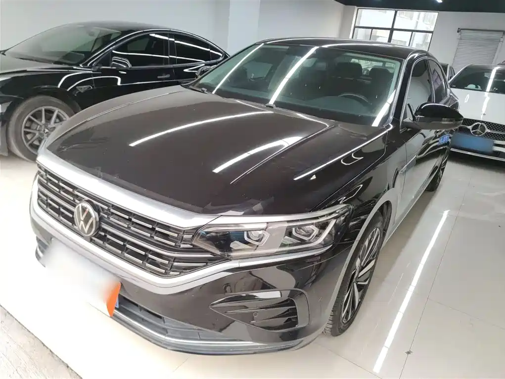 Volkswagen Passat 2022 330TSI Luxury Edition фото 2