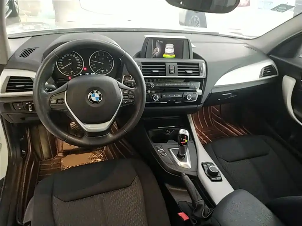 BMW 1 Series (Import) 2016 118i Leading фото 10